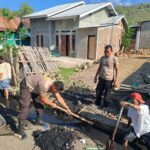Antisipasi Banjir, Sat Binmas Polres Bima Kota Gelar Aksi Bersih Selokan di Kelurahan Ule