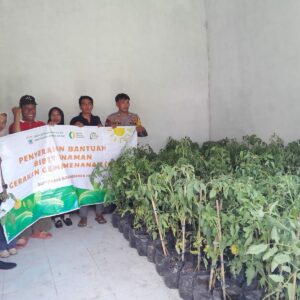 POLSEK SEKONGKANG DAMPINGI (GGM) SUMBAWA BARAT SALURKAN BIBIT TANAMAN DI WILAYAH KECAMATAN SEKONGKANG