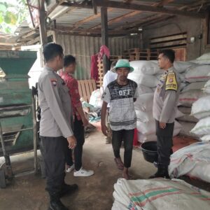 Bhabinkamtibmas Ajak Petani Jagung Jual ke Bulog, Harga Aman Terjamin