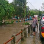Hujan dan Angin Kencang, Puluhan Rumah di Tiga Desa di Wilayah Kecamatan Madapangga Teredam Banjir Polsek Madapangga Bantu Warga