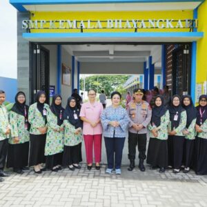 Kapolri Singgung Wujudkan Generasi Emas Usai Tinjau SMP Kemala Bhayangkari Karanganyar