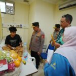Kapolri Listyo Sigit Kunjungi Korban Ledakan SMAN 72 di RSI Cempaka Putih