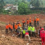 Polri Kerahkan 155 Personel, 4 Anjing Pelacak, dan Perkuat Operasi SAR Longsor Cibeunying 21 Warga Tertimbun