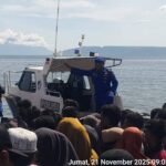 Sat Polairud Polres Bima Kota Evakuasi Mayat Korban Banjir yang Ditemukan di Perairan Teluk Bima