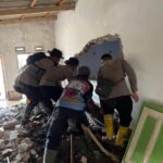 Satbrimob Polda Jawa Timur Perkuat Operasi Kemanusiaan Pasca Erupsi Semeru