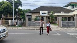 Personel Polsek Rasanae Timur Gelar Rawan Pagi dan Pengaturan Lalu Lintas di Dua Lokasi Sekolah