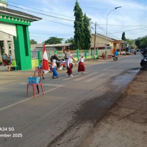 Bantu Anak Sekolah Menyebrang Jalan, Polsek Lambu Laksanakan Kegiatan Rawan Pagi