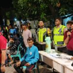 BHABINKAMTIBMAS MENALA AMANKAN PERTANDINGAN BOLA VOLI DI LAPANGAN GOTONG ROYONG