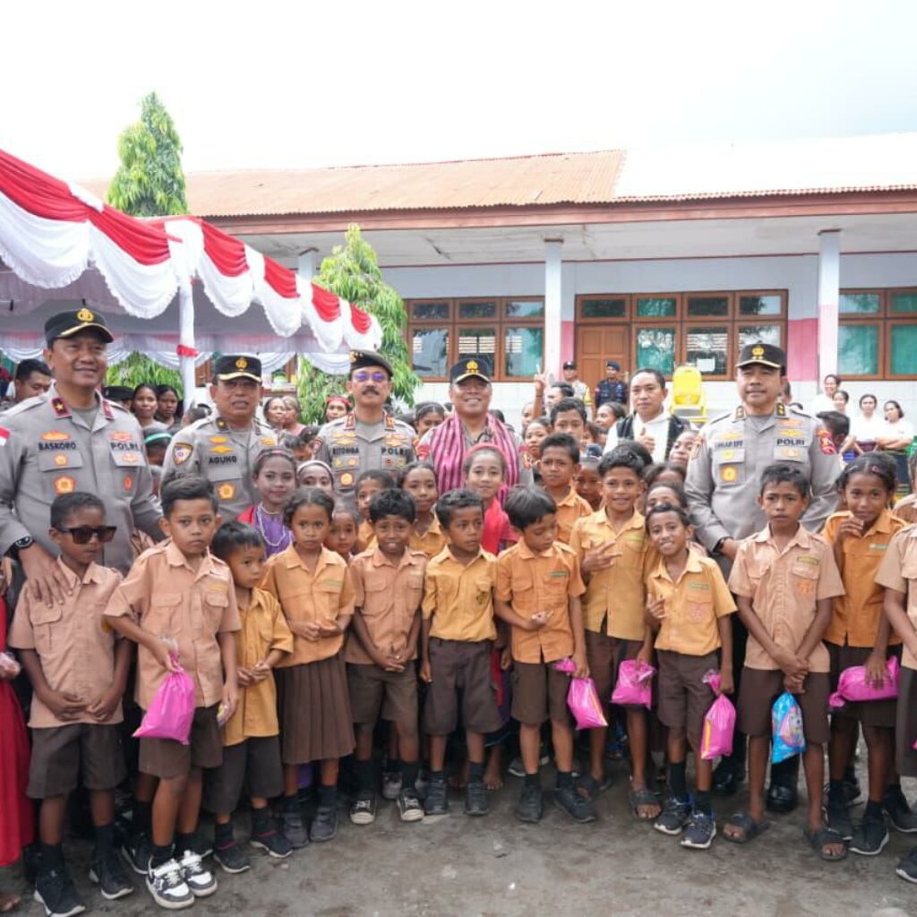 WAKAPOLRI KOMJEN POL PROF. DR. DEDI PRASETYO RESMIKAN EARLY WARNING SYSTEM GUNUNG LEWOTOBI LAKI-LAKI DI FLORES TIMUR
