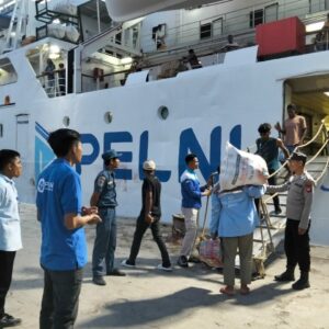 Polsek Kawasan Pelabuhan Laut Bima Amankan Kedatangan KM Wilis yang Lakukan Embarkasi dan Debarkasi Penumpang