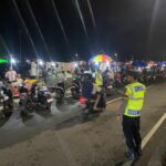 Personel Polsek Taliwang Amankan Konser Musik Rocker Club Sumbawa Barat di Alun-Alun Kota Taliwang