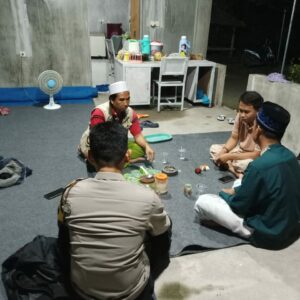 BHABINKAMTIBMAS DESA ARJANGKA SAMBANG WARGA, AJAK JAGA KAMTIBMAS DAN WASPADA PENIPUAN ONLINE