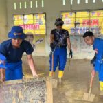 Korpolairud Baharkam Polri Lakukan Normalisasi Sekolah Terdampak Lumpur di Padang Pariaman