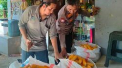 Bhabinkamtibmas Dampingi Panen Jagung di Lombok Barat