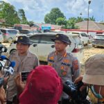Kapolres Aceh Tamiang Cek Mobil Terdampak Banjir, Bantah Isu Mayat di Dalam Kendaraan