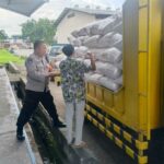 Polsek Gerung Kawal 7 Ton Jagung Petani ke BULOG NTB