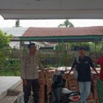 BHABINKAMTIBMAS MONTABARU DAMPAINGI PENYALURAN 9,5 TON BERAS & 1.900 LITER MINYAK GORENG, WARGA APRESIASI KEHADIRAN POLRI