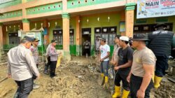 Kapolri Tinjau Pembersihan SD dan Masjid Terdampak Bencana di Aceh Tamiang