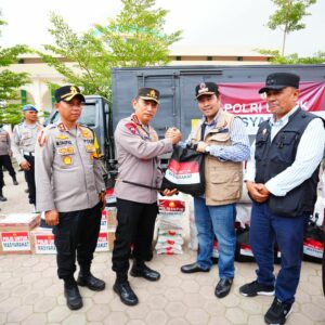 Tinjau Pengungsian di Aceh Tengah, Kapolri Tekankan Percepatan Perbaikan Akses hingga Distribusi Bantuan