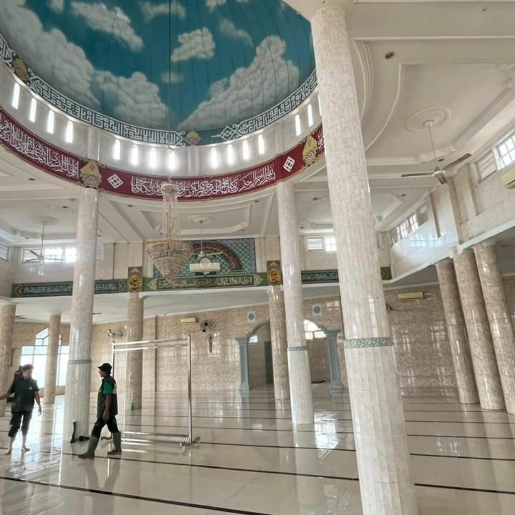 Usai Dibersihkan Personel Polri, Masjid Terdampak Bencana di Aceh Kini Bisa Dipakai Warga